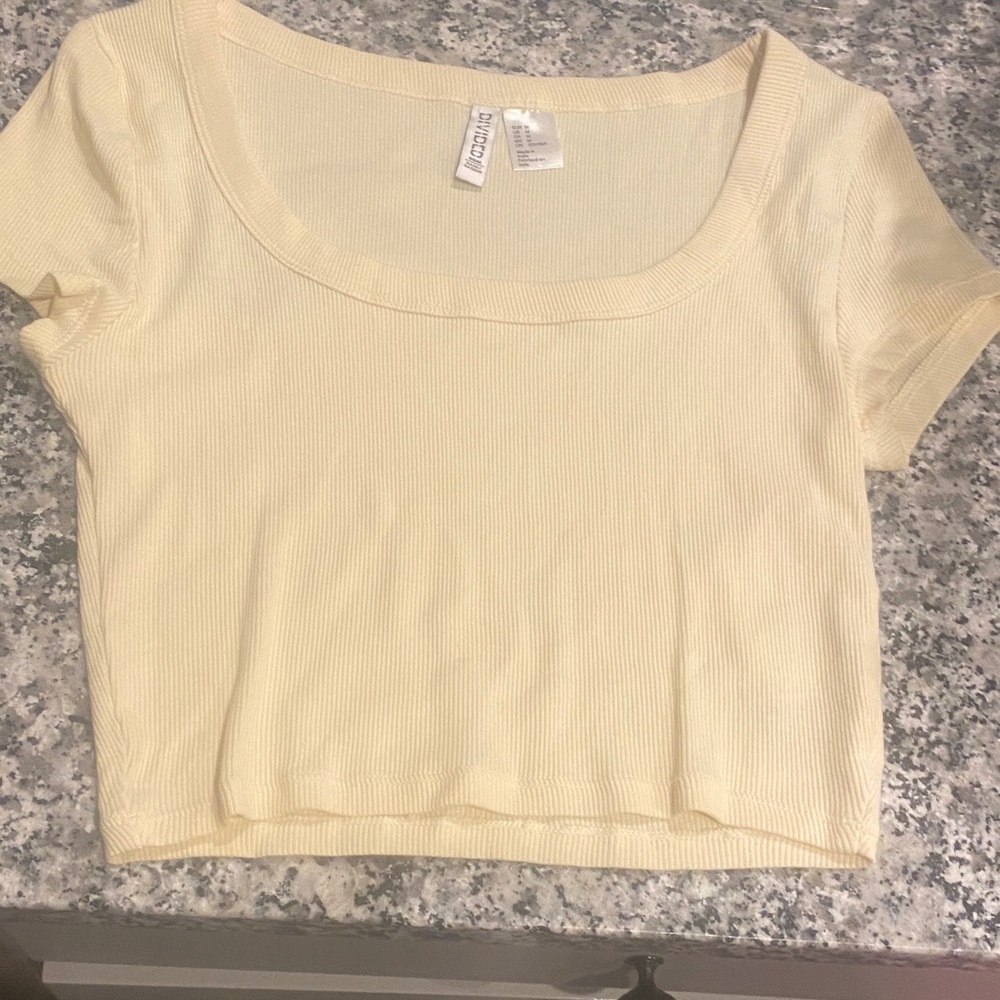 DIVIDED Ribbed Scoop Neck Crop Top